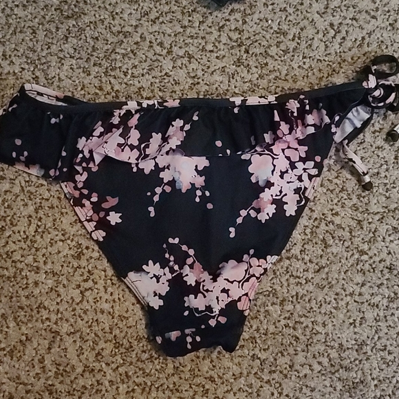 Bikini - Picture 6 of 6